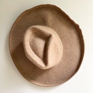 Universal Thread 100% Wool Women’s Hat Camel Tan NWT